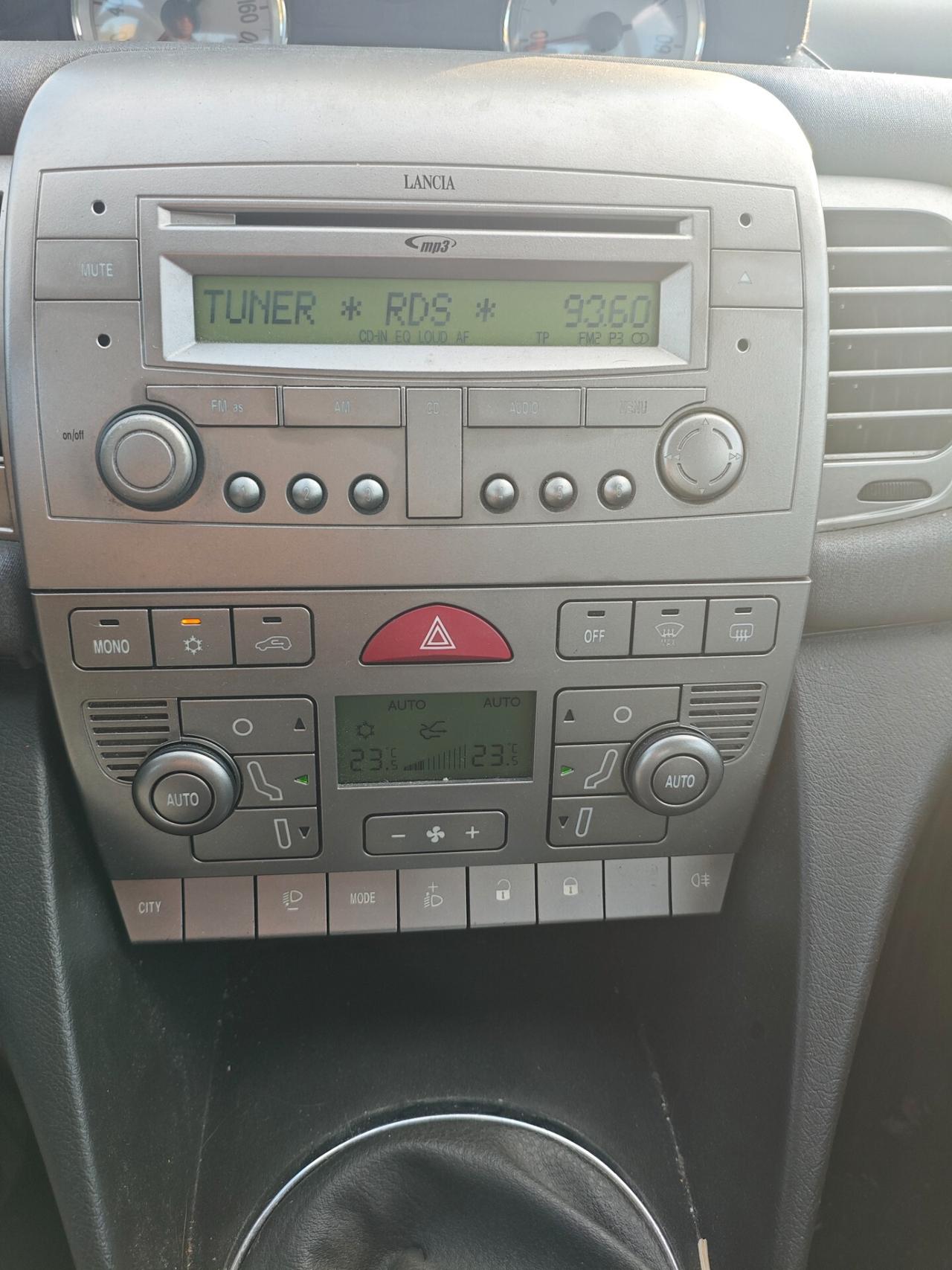 Lancia Ypsilon 1.3 diesel 115 000 km