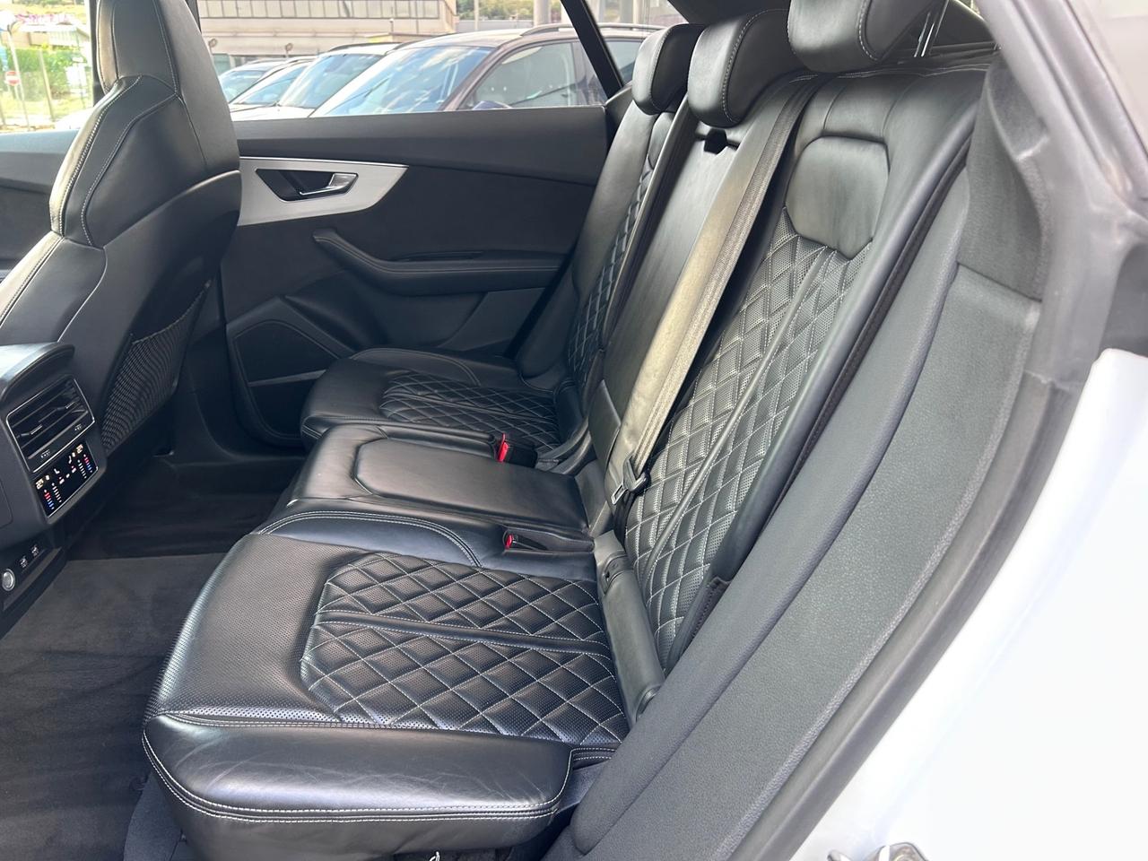 Audi Q8 50 TDI 286 CV quattro S-Line allestimento RS