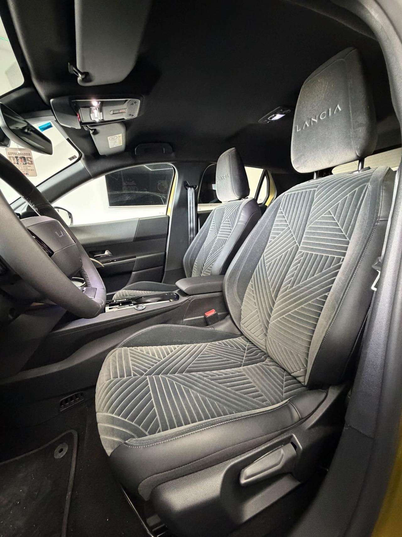 Lancia Ypsilon Hybrid e-DCT LX