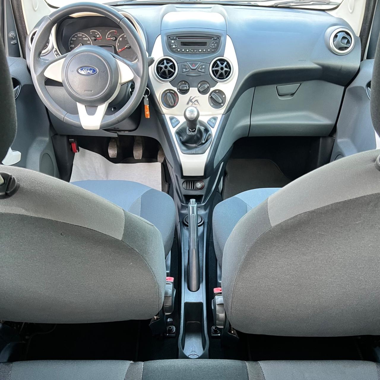 Ford Ka 1.3 TDCi 75CV Titanium con SOLI 102.000 KM