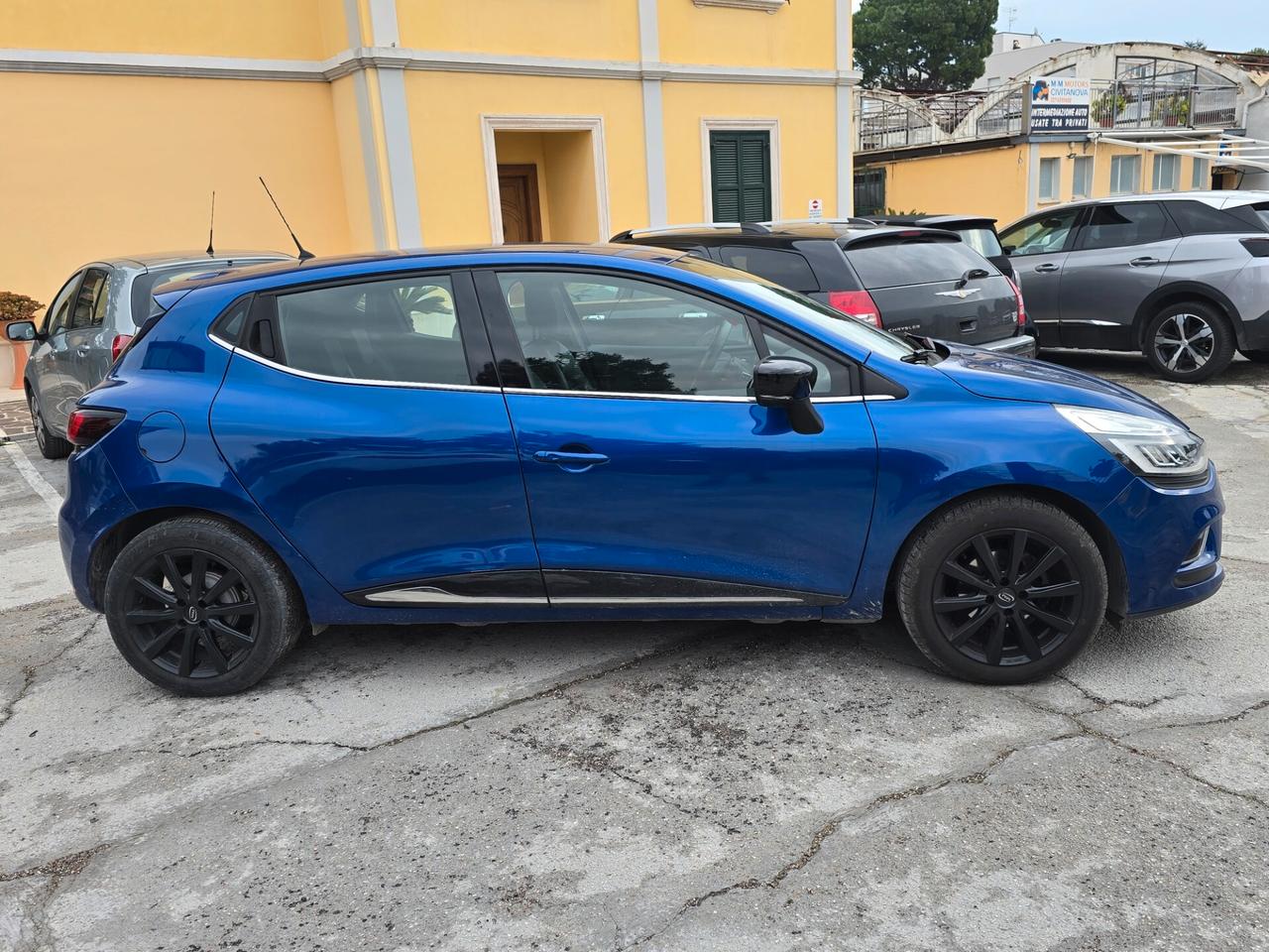 Renault Clio TCe 12V 75 CV 5 porte Moschino Zen