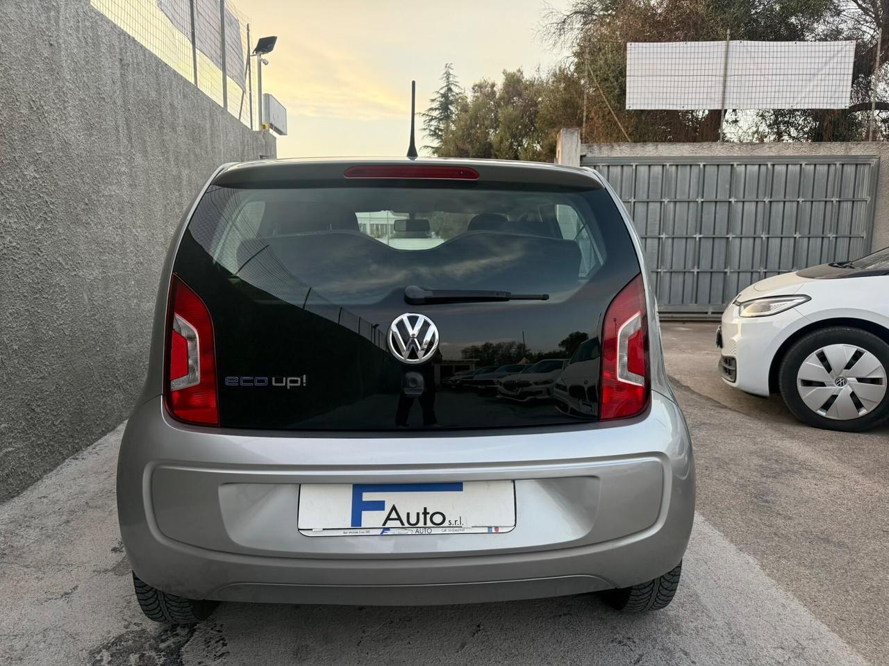 Volkswagen up! 1.0 5p. eco move BlueMotion Technology,128.892 km