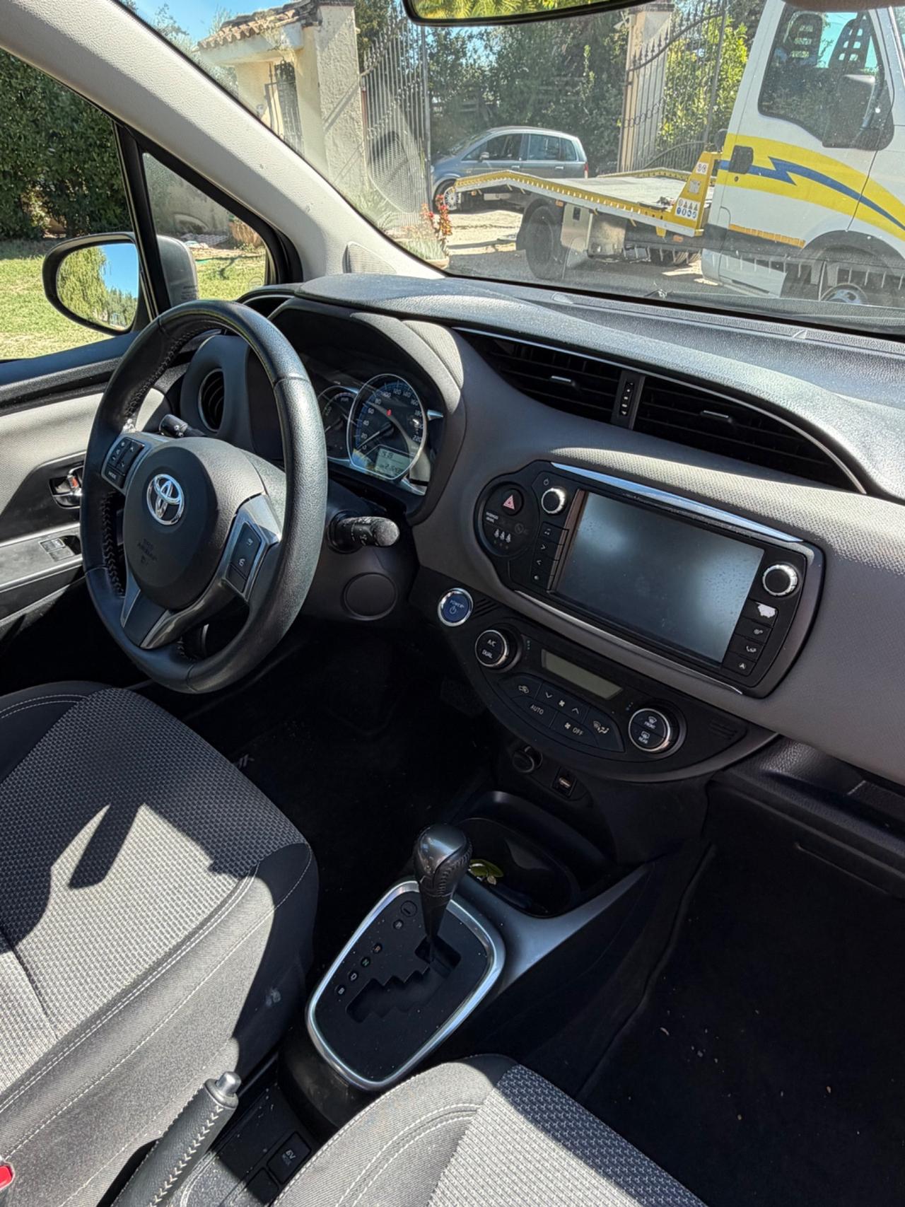 Toyota Yaris 1.5 Hybrid 5 porte by Glamour