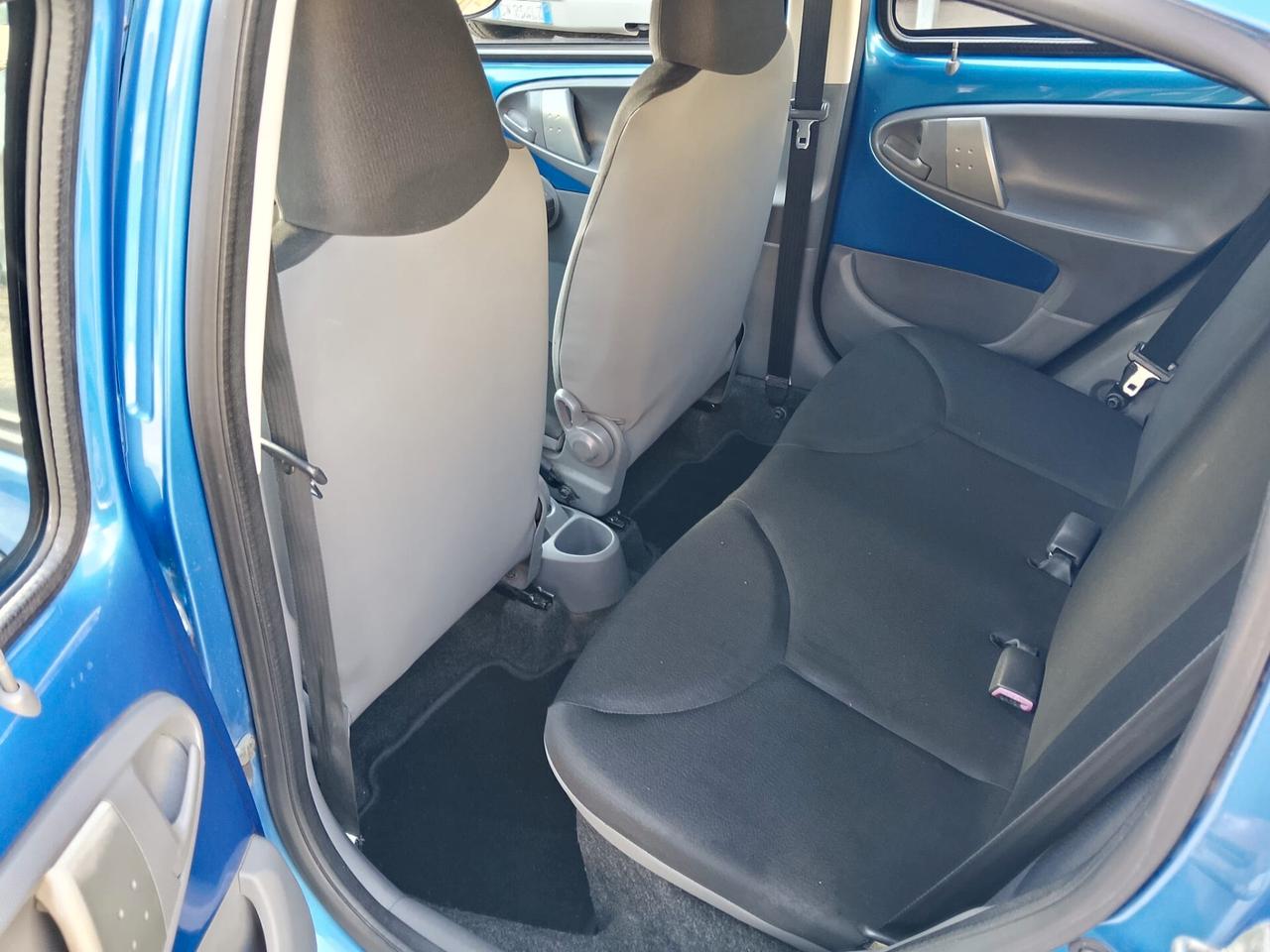 Toyota Aygo 1.0 12V VVT-i 5 porte Now 2011