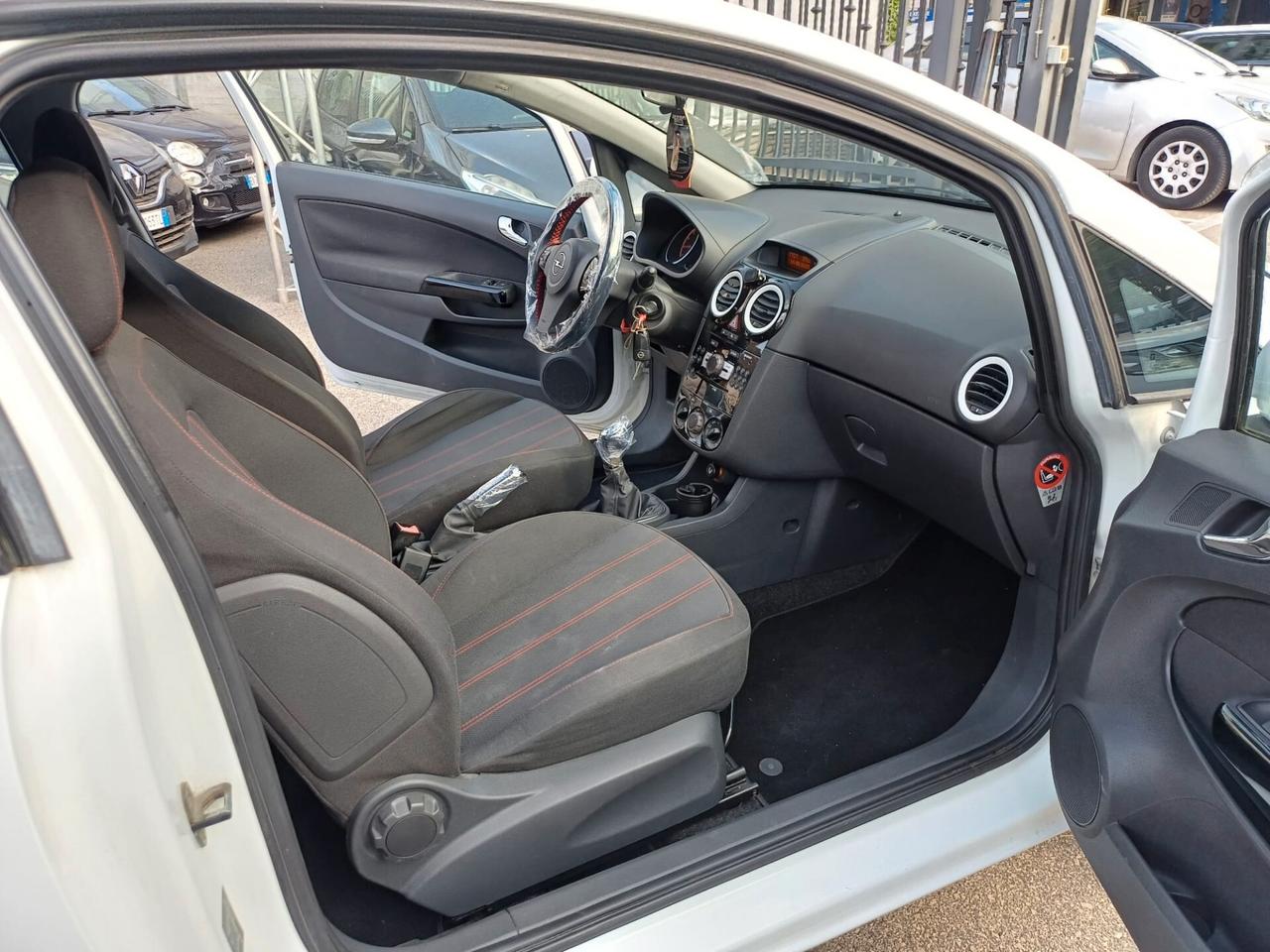Opel Corsa 1.2 3 porte b-color