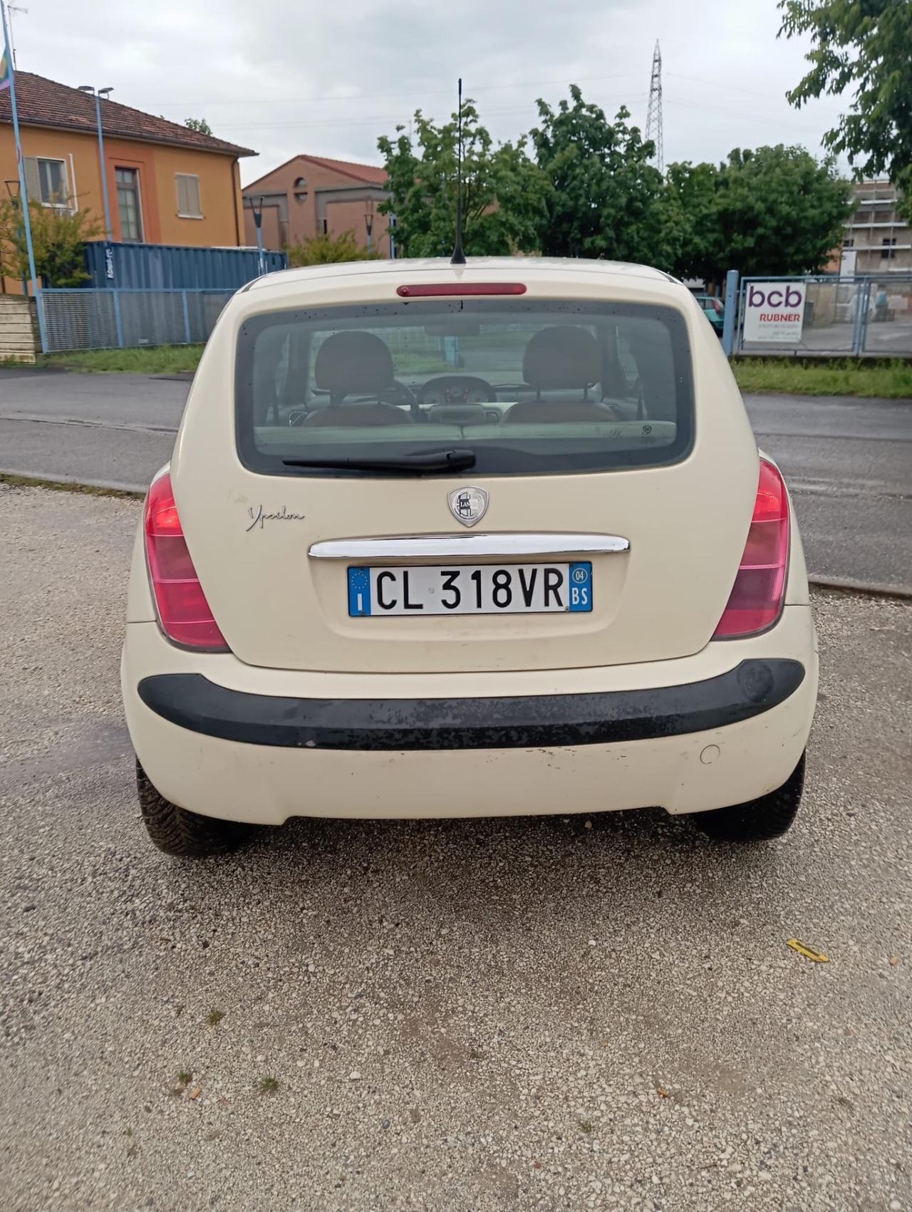Lancia Ypsilon 1.4 16V Platino
