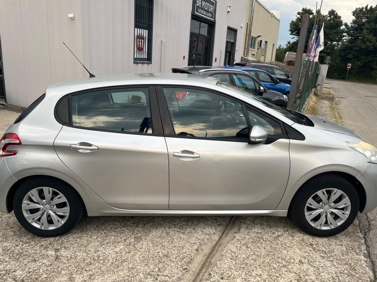 Peugeot 208 1.4 HDi 68 CV 5 porte Business