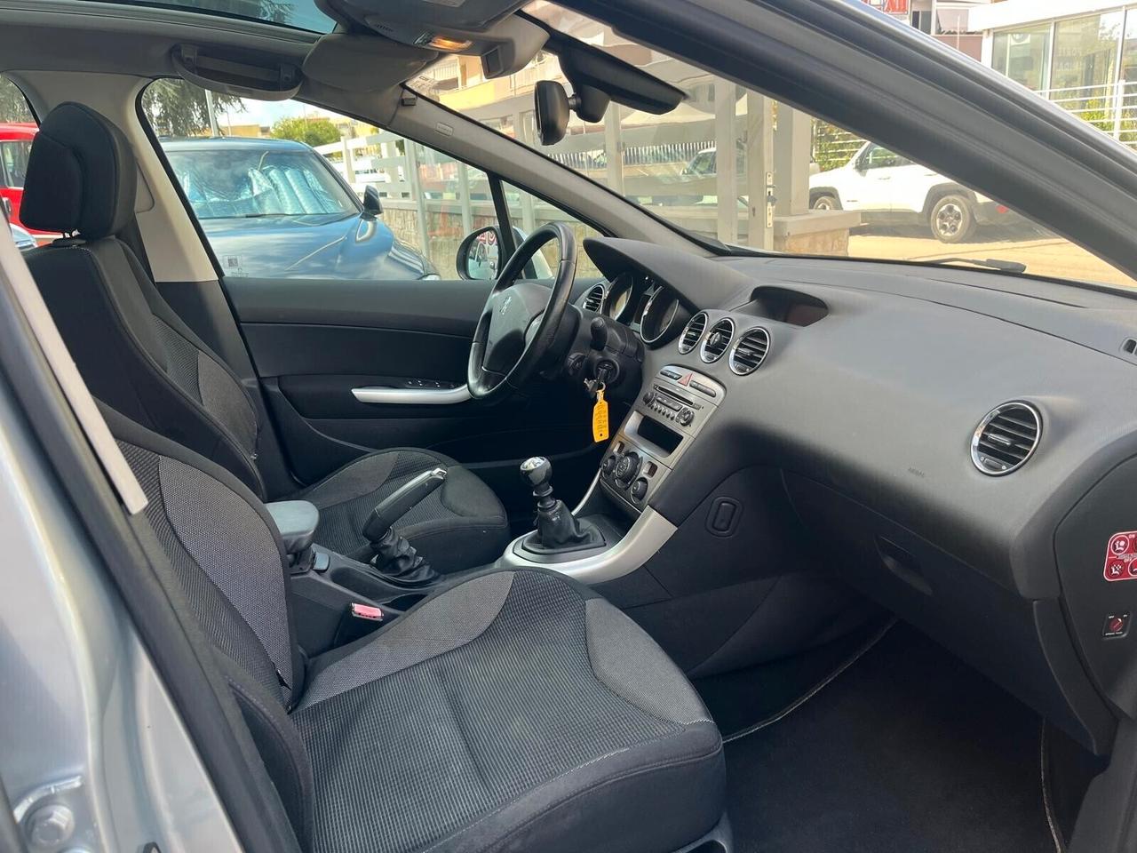 Peugeot 308 1.6 HDi 110CV 5p. Féline (6 Marce)
