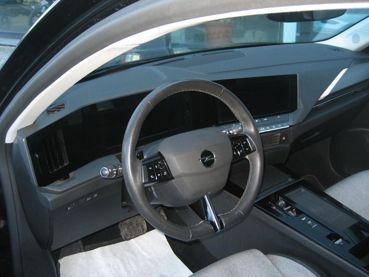 Opel Astra 1.6 Plug-in Hybrid 180 CV AT8 Business Elegance