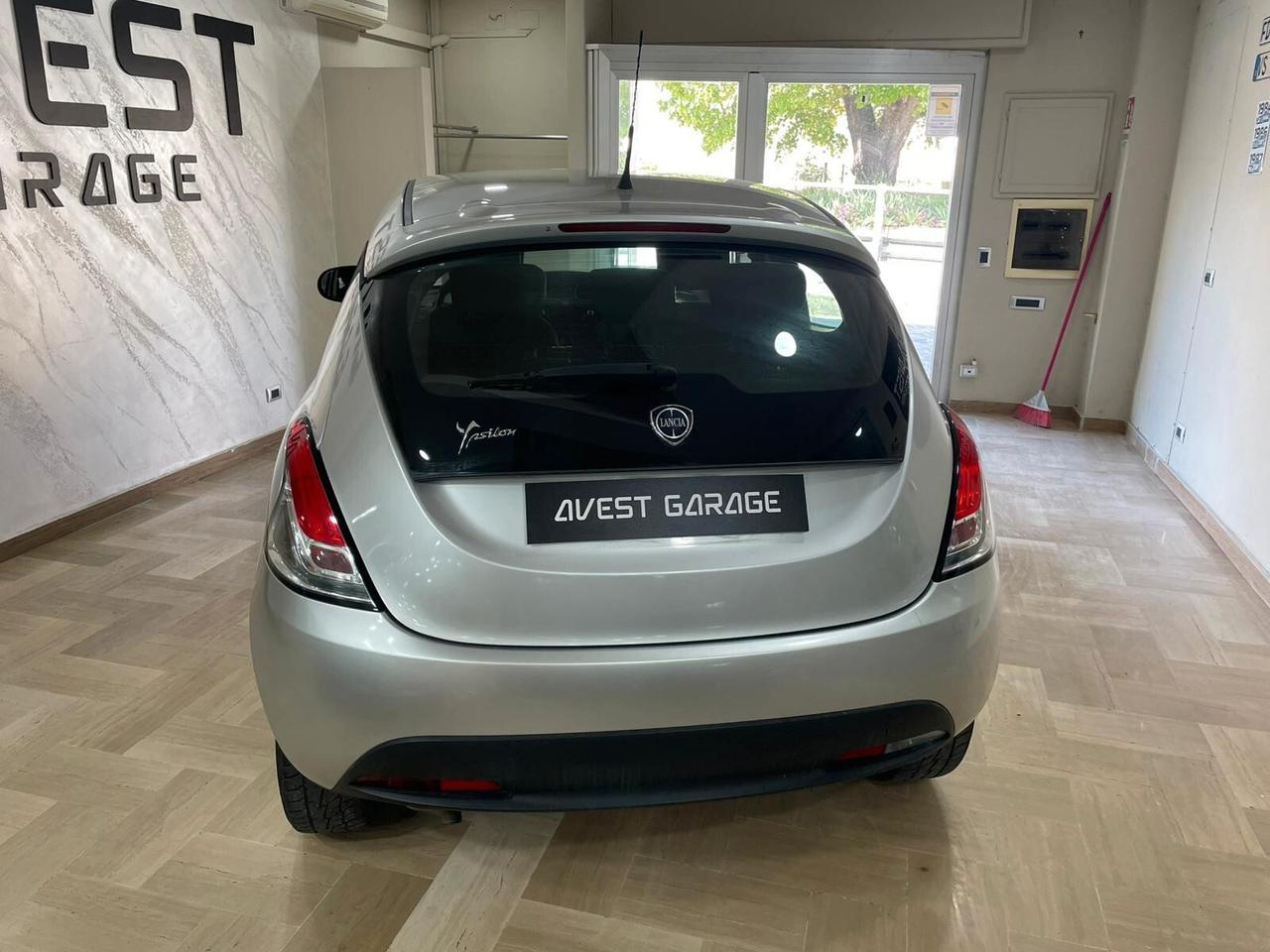 Lancia Ypsilon 1.2 69 CV 5 porte S&S Silver