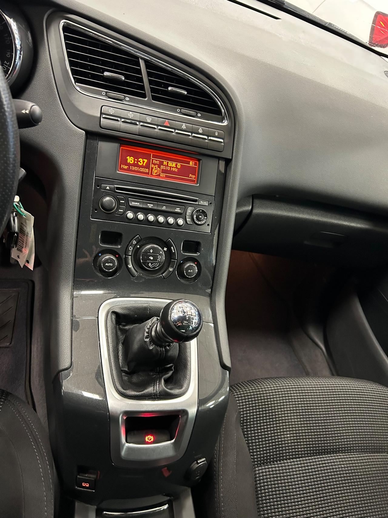 Peugeot 5008 2.0 HDi 150CV Allure