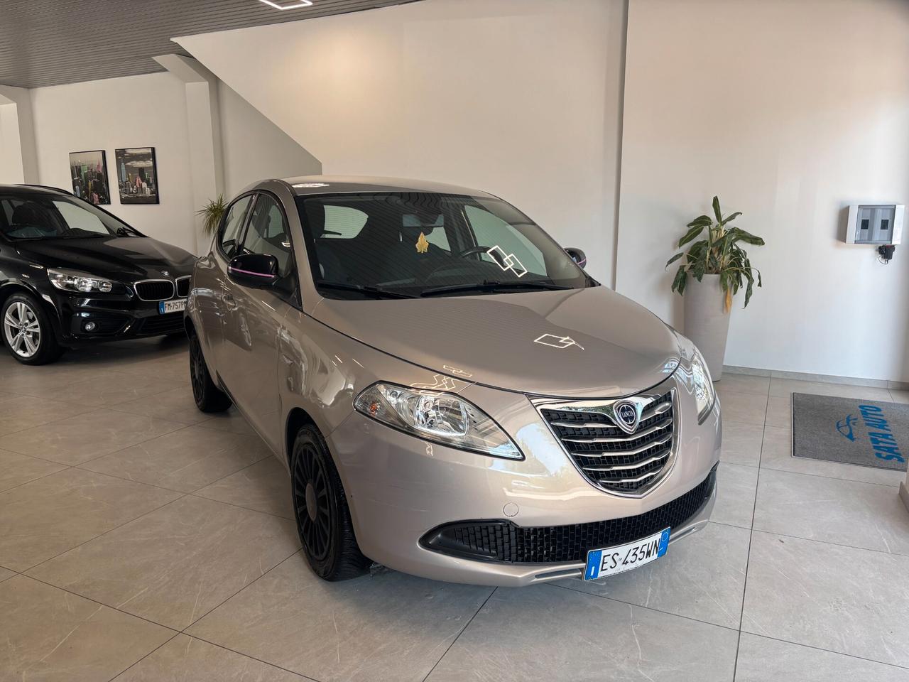 Lancia Ypsilon 0.9 TwinAir 85 CV 5 porte S&S DFN Platinum