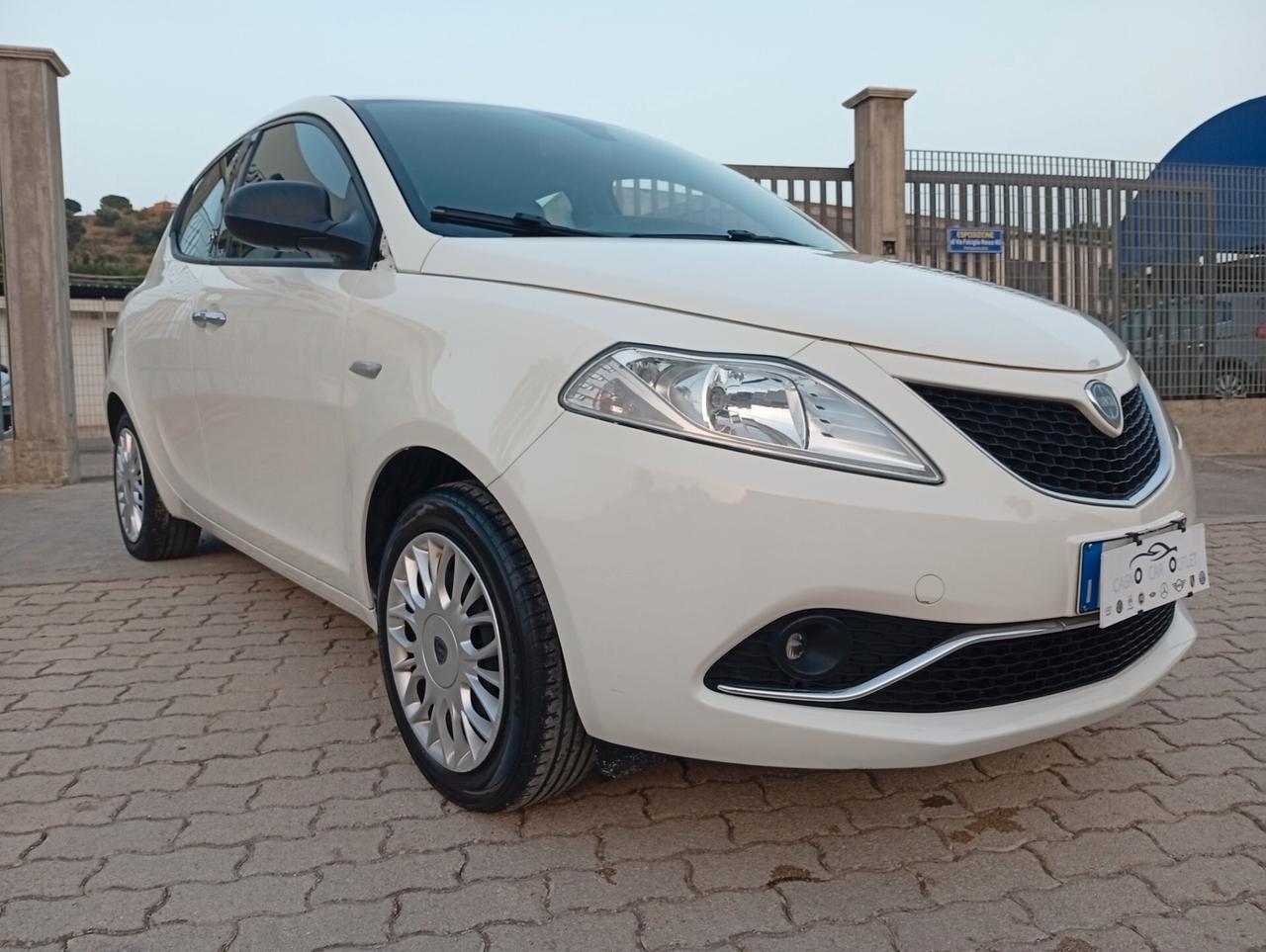 Lancia Ypsilon 1.2 69 CV 5 porte Gold