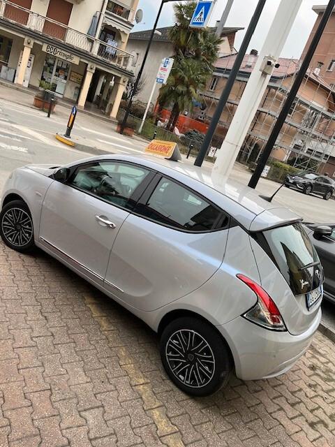 Lancia Ypsilon 1.0 FireFly 5 porte S&S Hybrid Ecochic UnYca