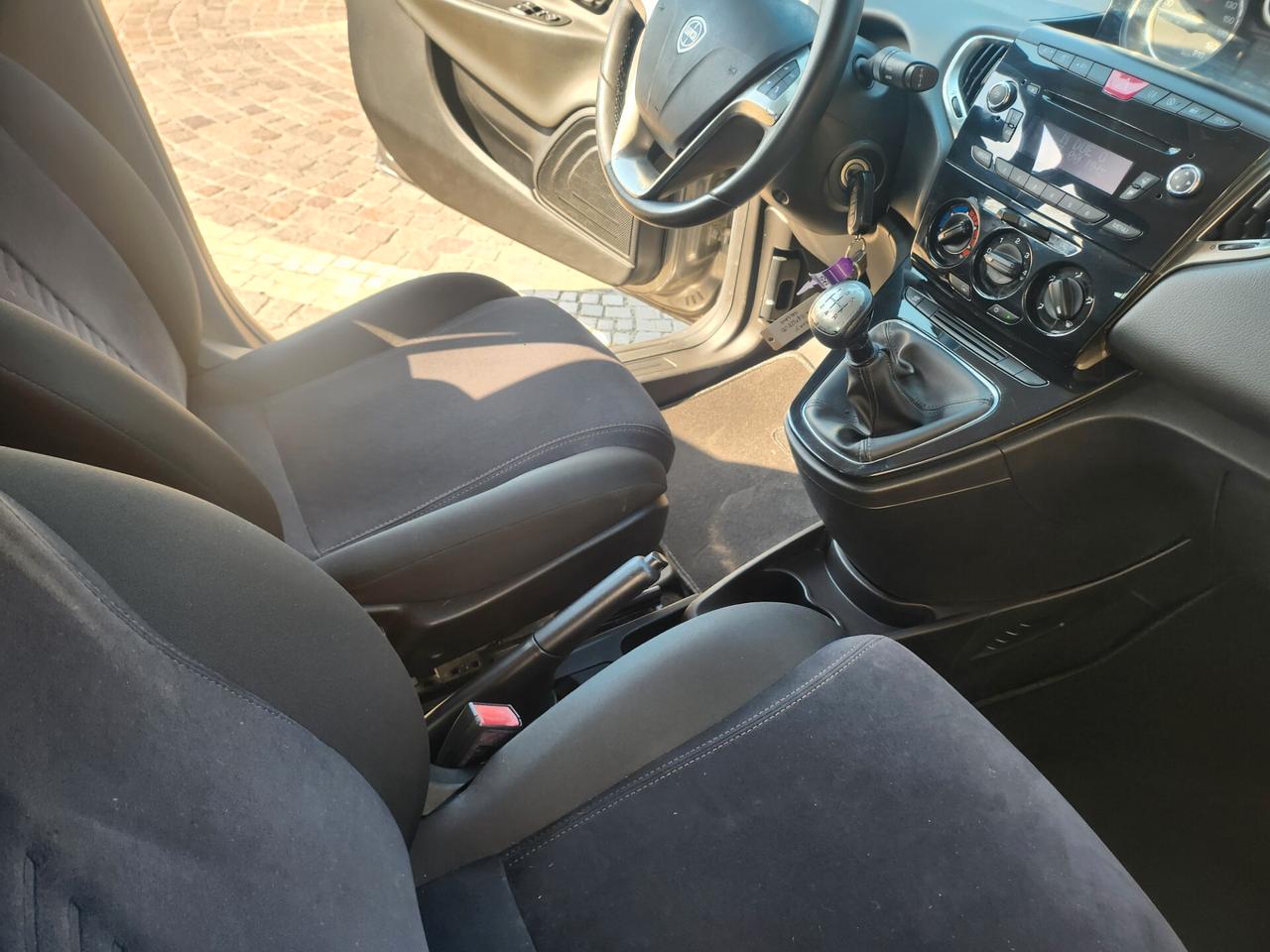 Lancia Ypsilon 1.3 MJT 16V 95 CV 5 porte S&S Silver