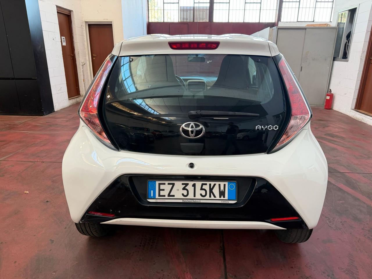 Toyota Aygo 1.0 VVT-i 69 CV 5 porte x-wave MMT cambio automatico 86.000km neopat