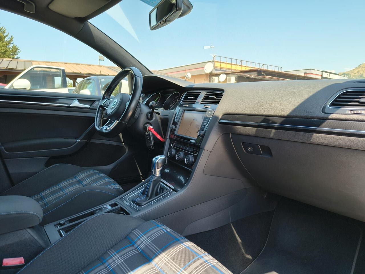 VW GOLF GTE 1.4 Plug-in Hybrid 204CV