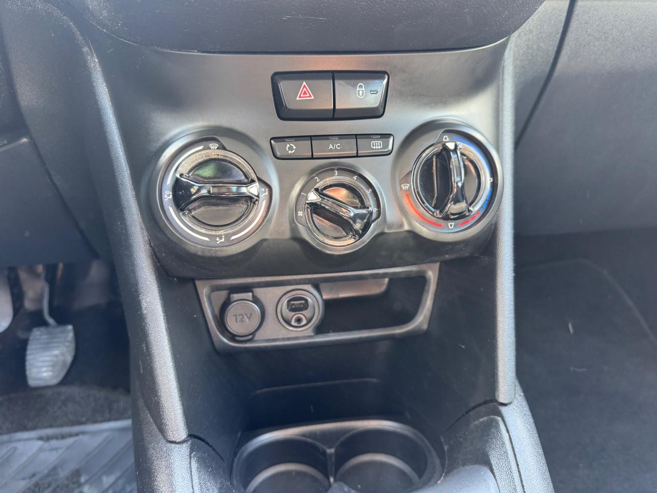 Peugeot 208 1.6 DIESEL 75CV 2015