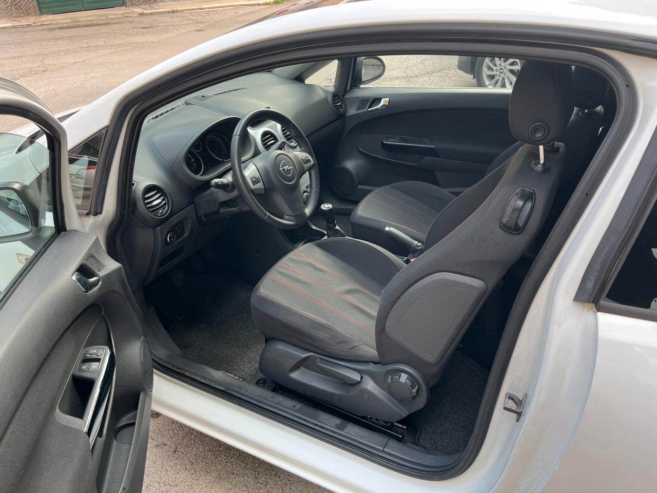 Opel Corsa 1.4 16V 3 porte Sport