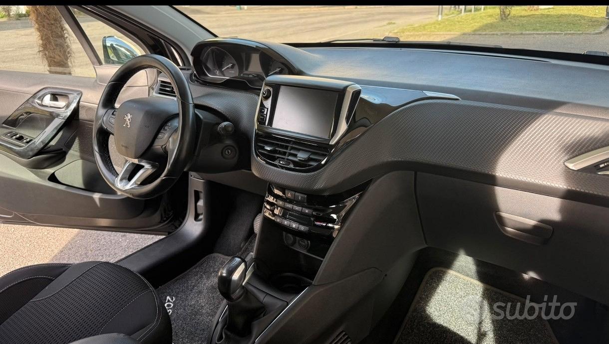 Peugeot 208 1.0 Puretech CV 82 5 porte allure