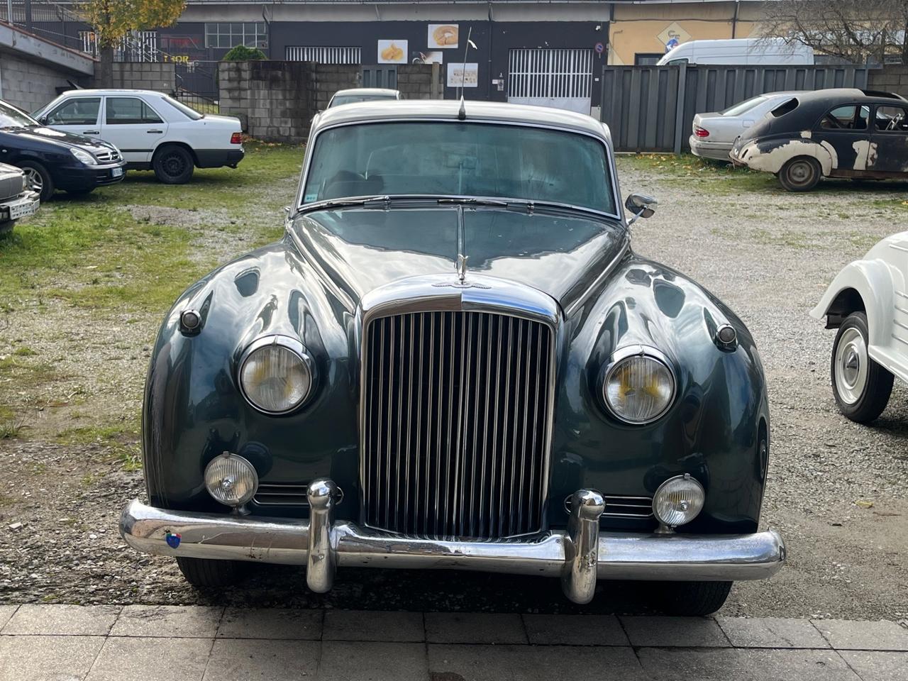 Bentley S1 Guida a SX