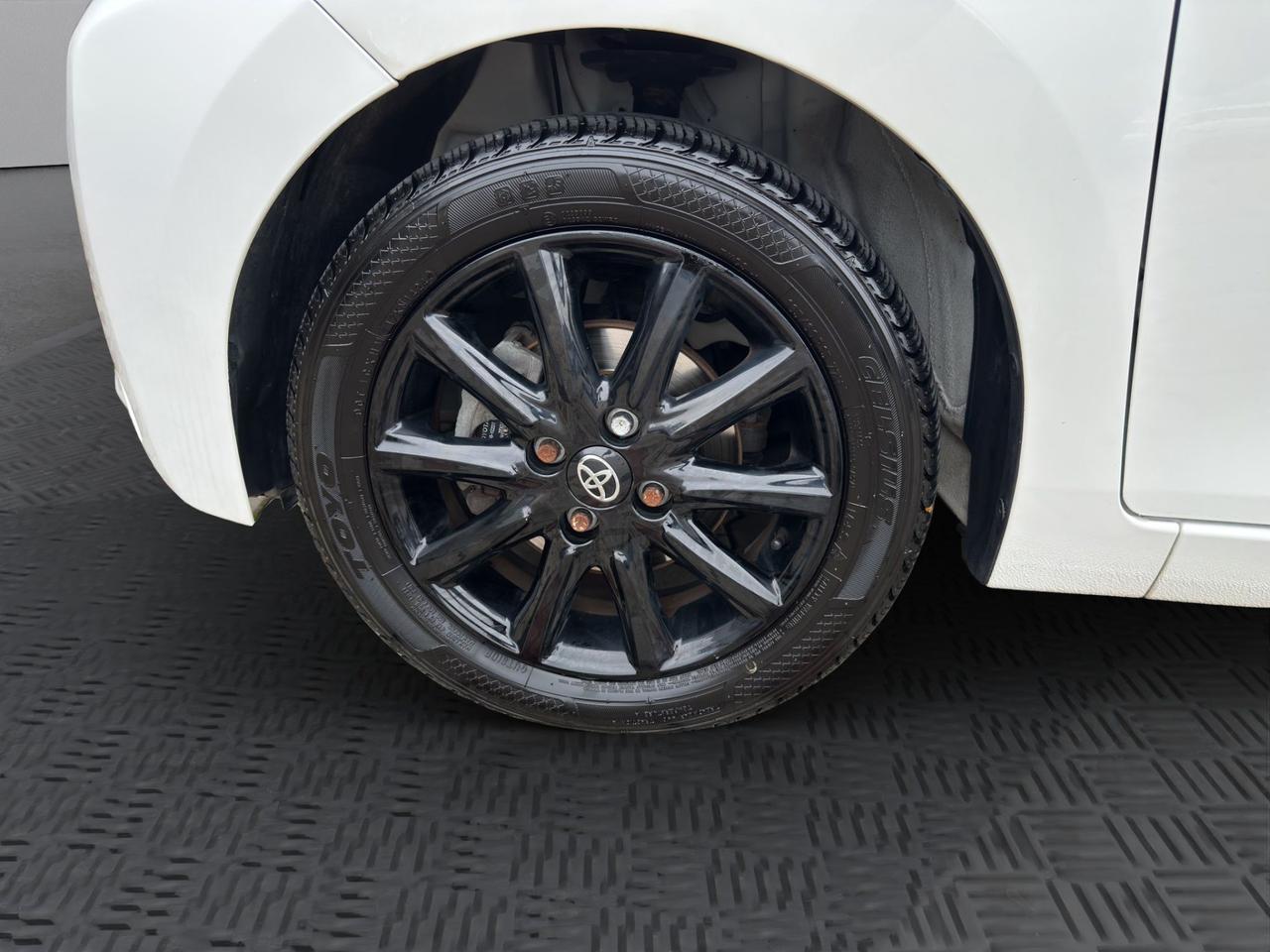 Toyota Aygo 5p 1.0 x-play tss