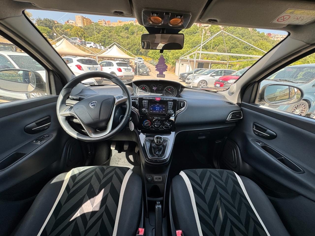 Lancia Ypsilon 1.3 MJT 16V 95 CV 5 porte S&S Silver