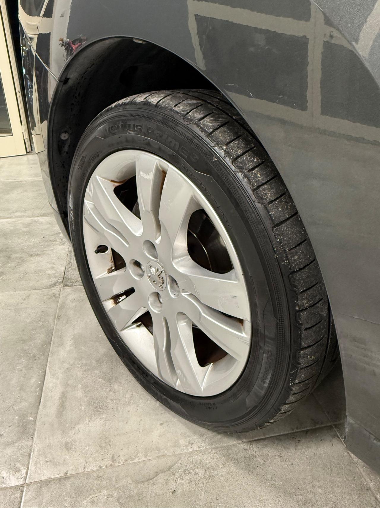 Peugeot 5008 1.6 HDi 115CV Allure