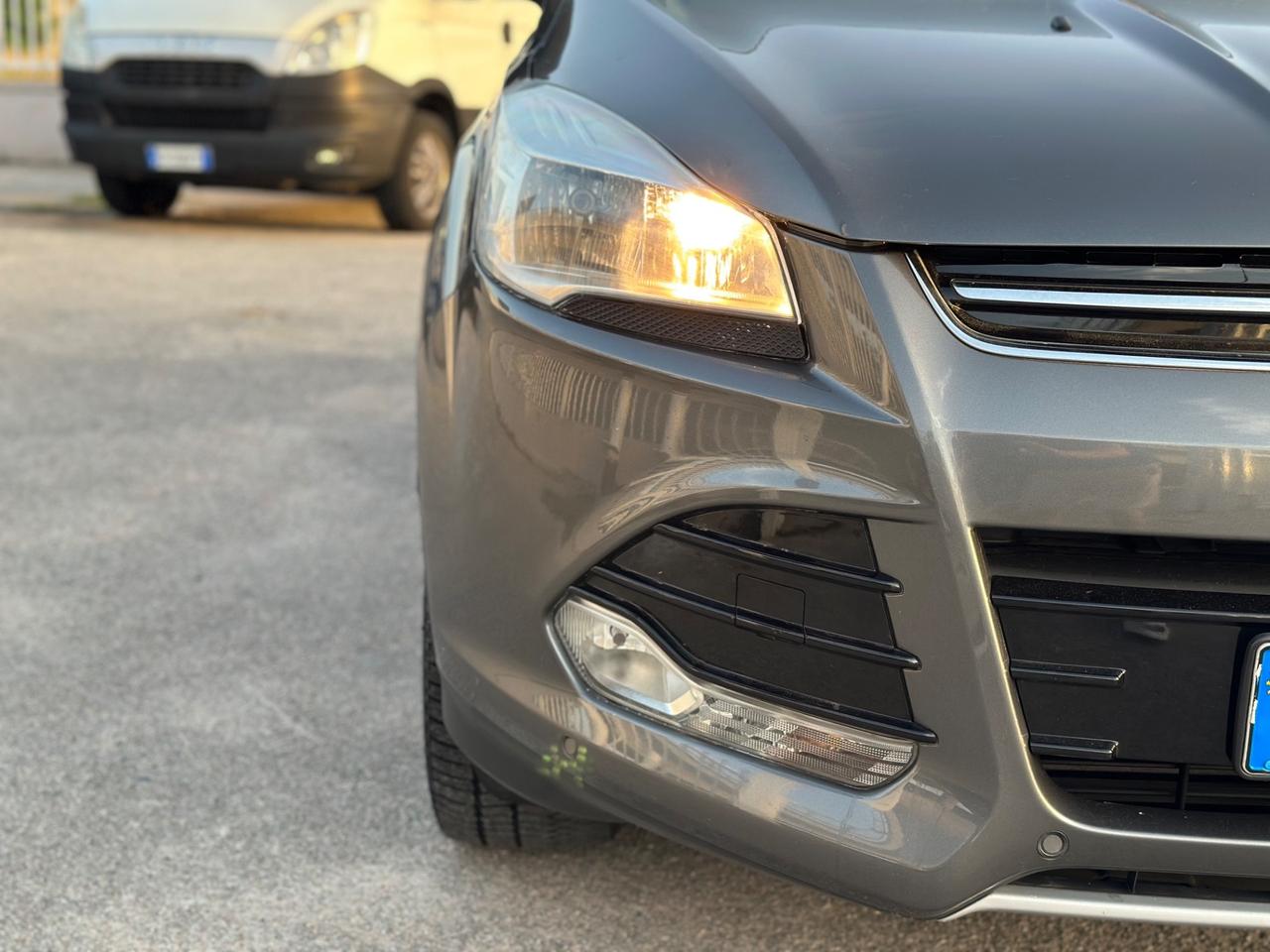 Ford Kuga 2014 2.0 TDCI 140 CV 4WD Titanium DA VETRINA