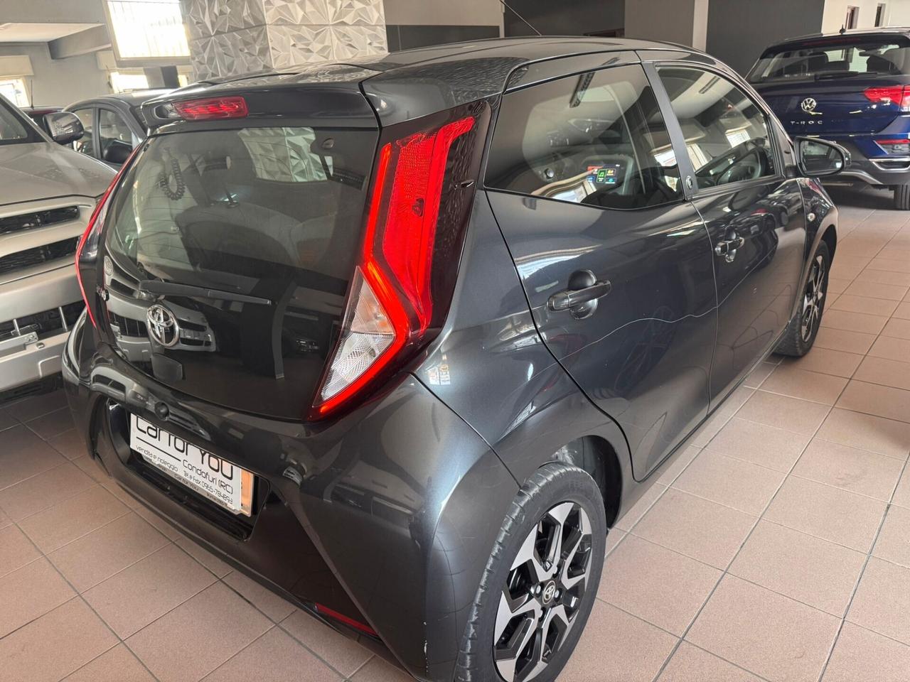 Toyota Aygo Connect 1.0 VVT-i 72 CV 5 porte x-fun