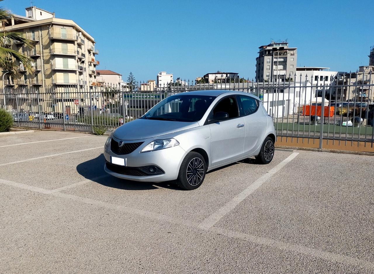 Lancia Ypsilon 1.2 69 CV 5 porte Gold