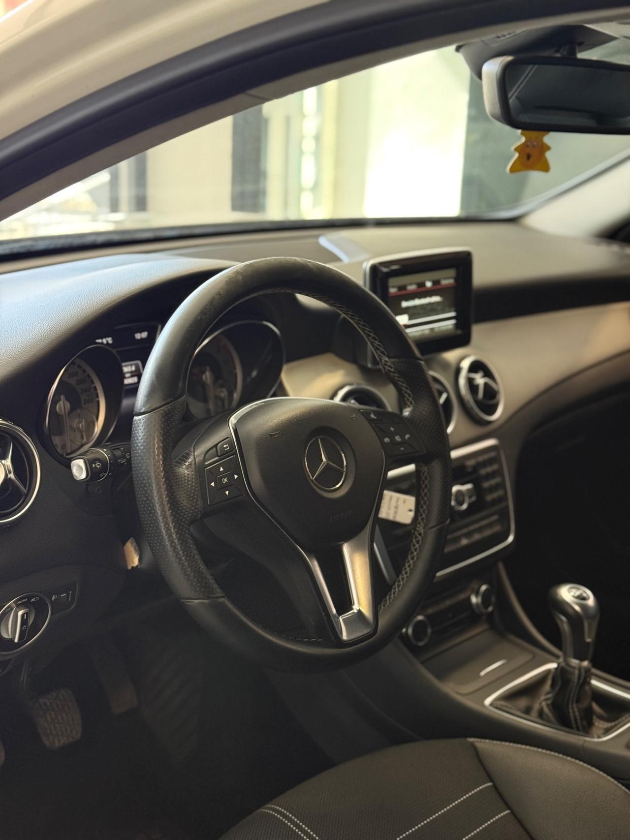 Mercedes-benz GLA 200 d Sport