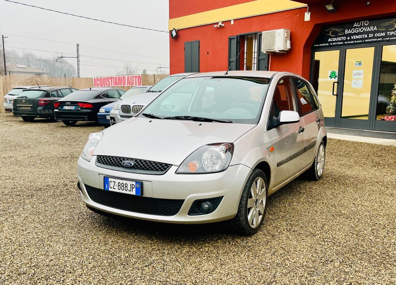 Ford Fiesta con 26.157km. NUOVA!
