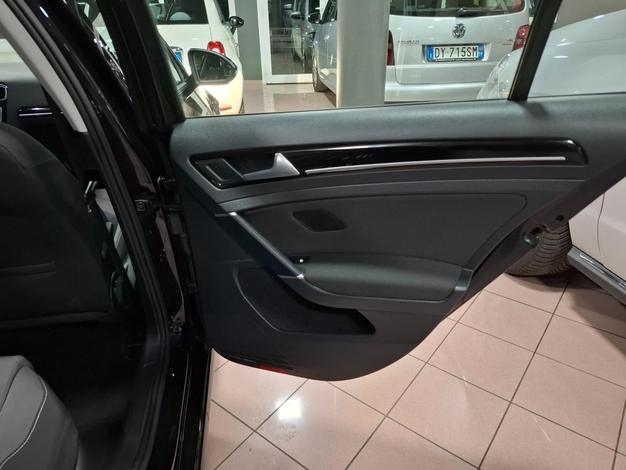 Volkswagen Golf 1.6 TDI 110cv Neopatentato