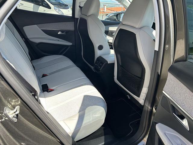 PEUGEOT 3008 BlueHDi 130 S&S EAT8 Allure