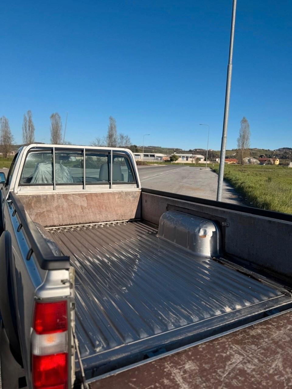 Nissan NP300 2.5 D 2p. King Cab Easy Chassis