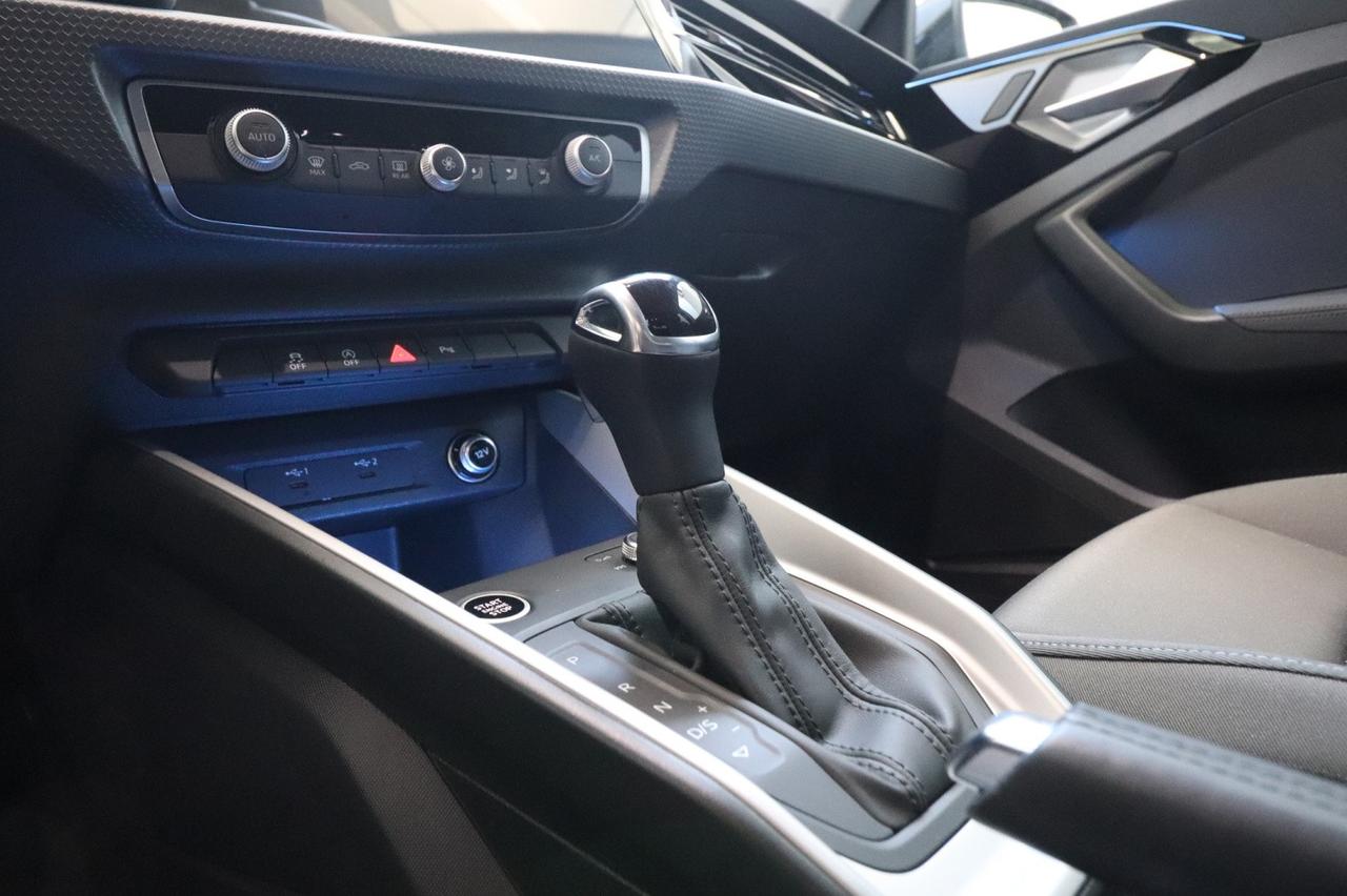 Audi A1 Sportback 30 Tfsi S-tronic S-line Black Identity