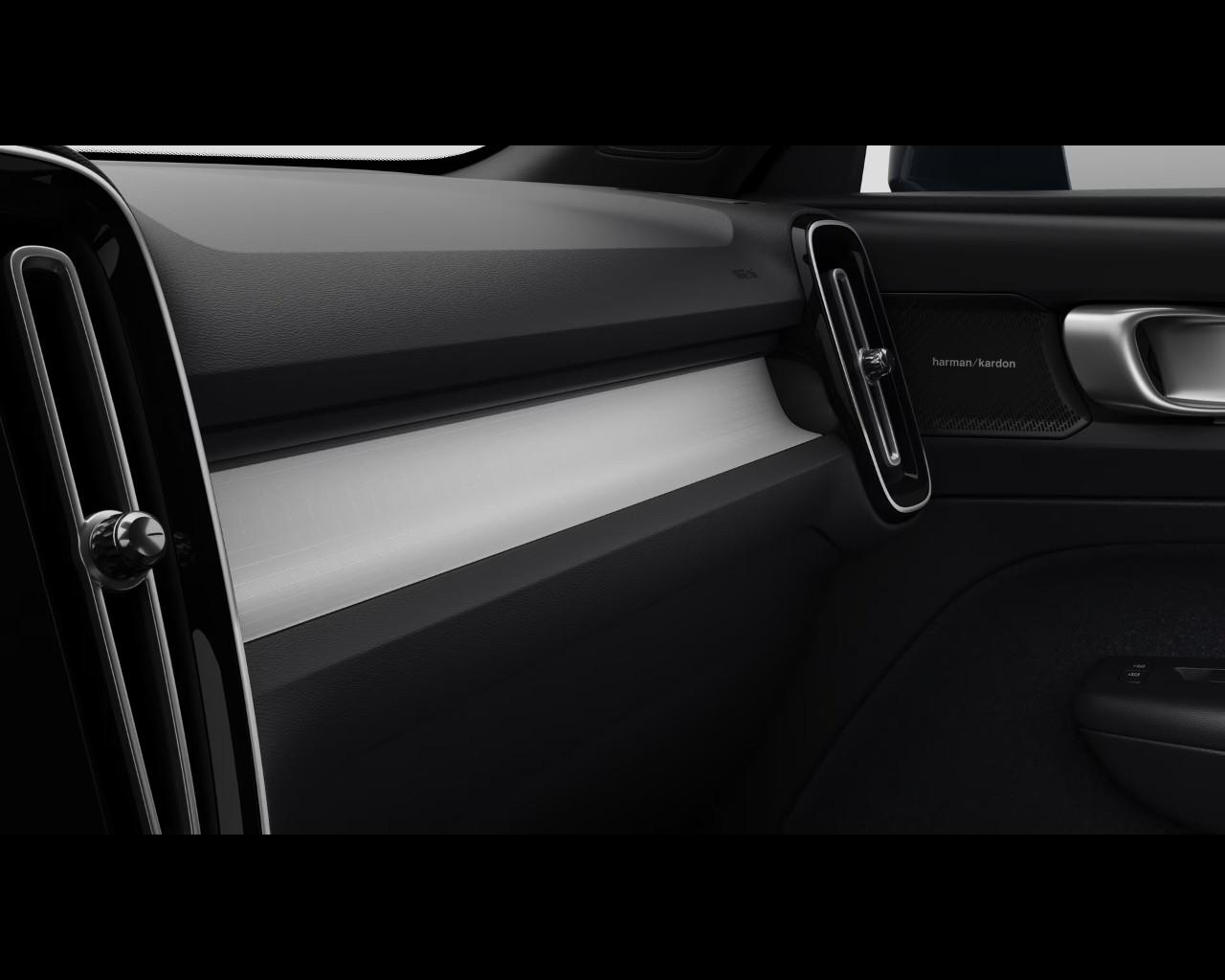 VOLVO XC40 CORE B3 AUTO PREZZO PROMO FINO A FINE MESE