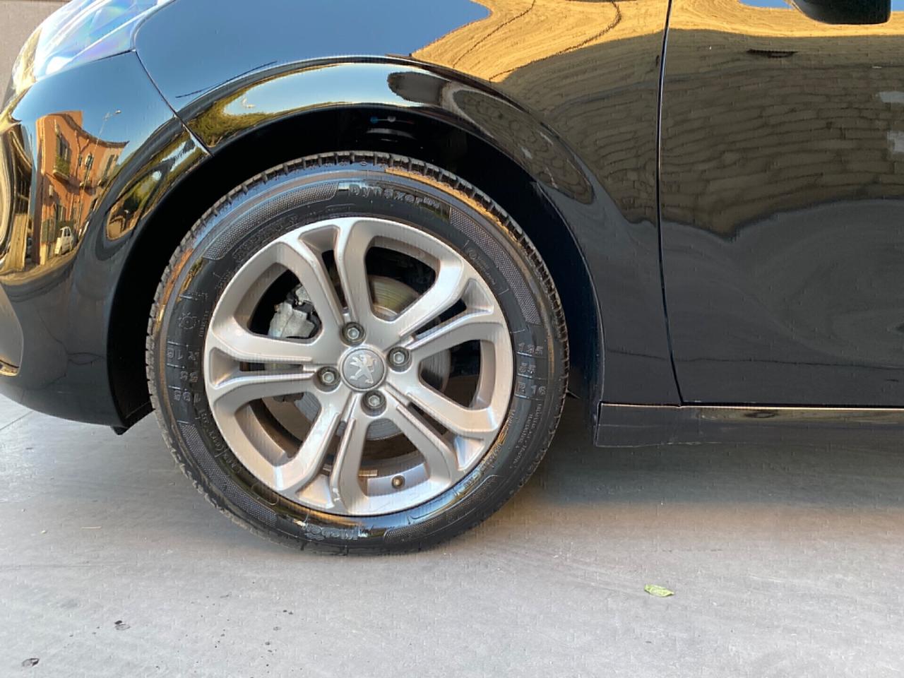 Peugeot 208 Allure 1.2 Benzina