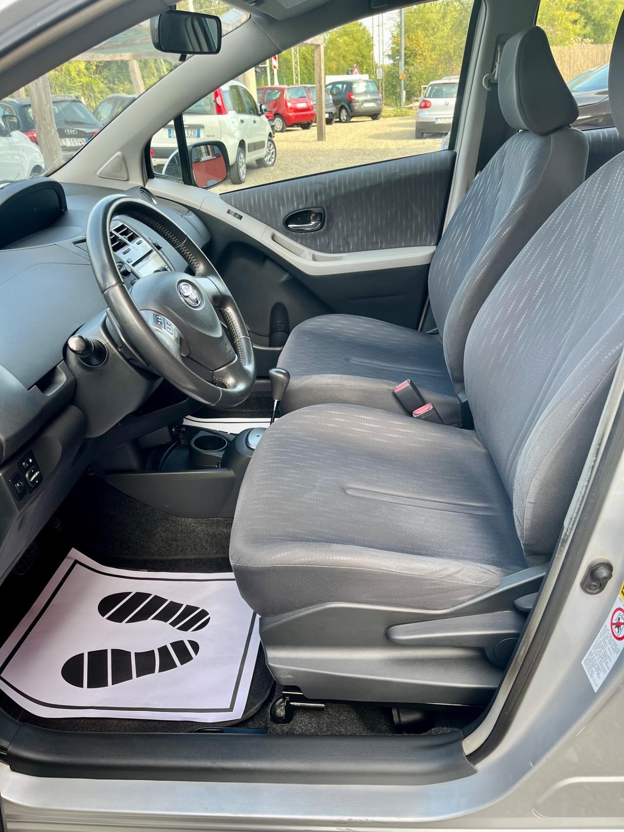 Toyota Yaris 1.3 benzina con cambio automatico!