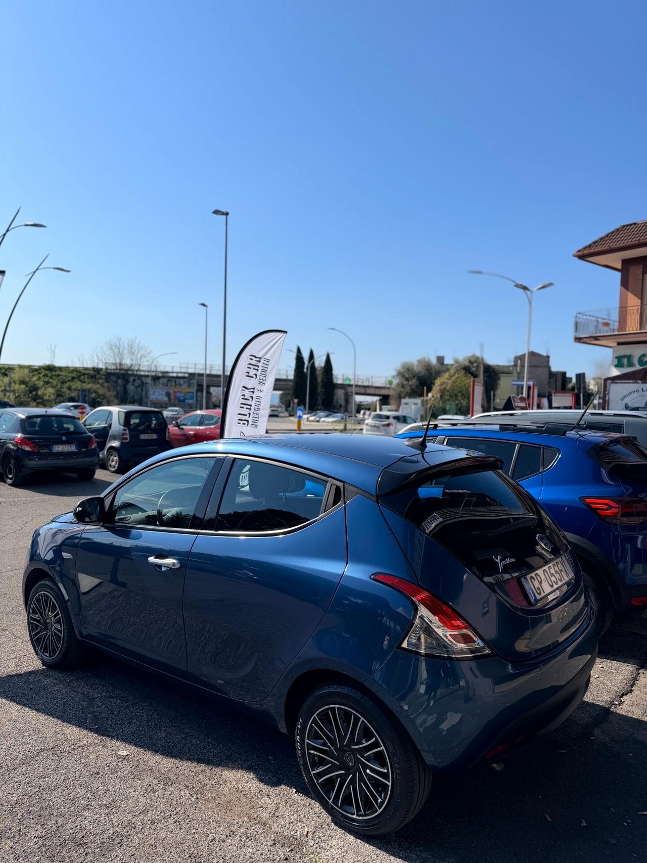 Lancia Ypsilon 1.0 FireFly 5 porte S&S Hybrid Silver