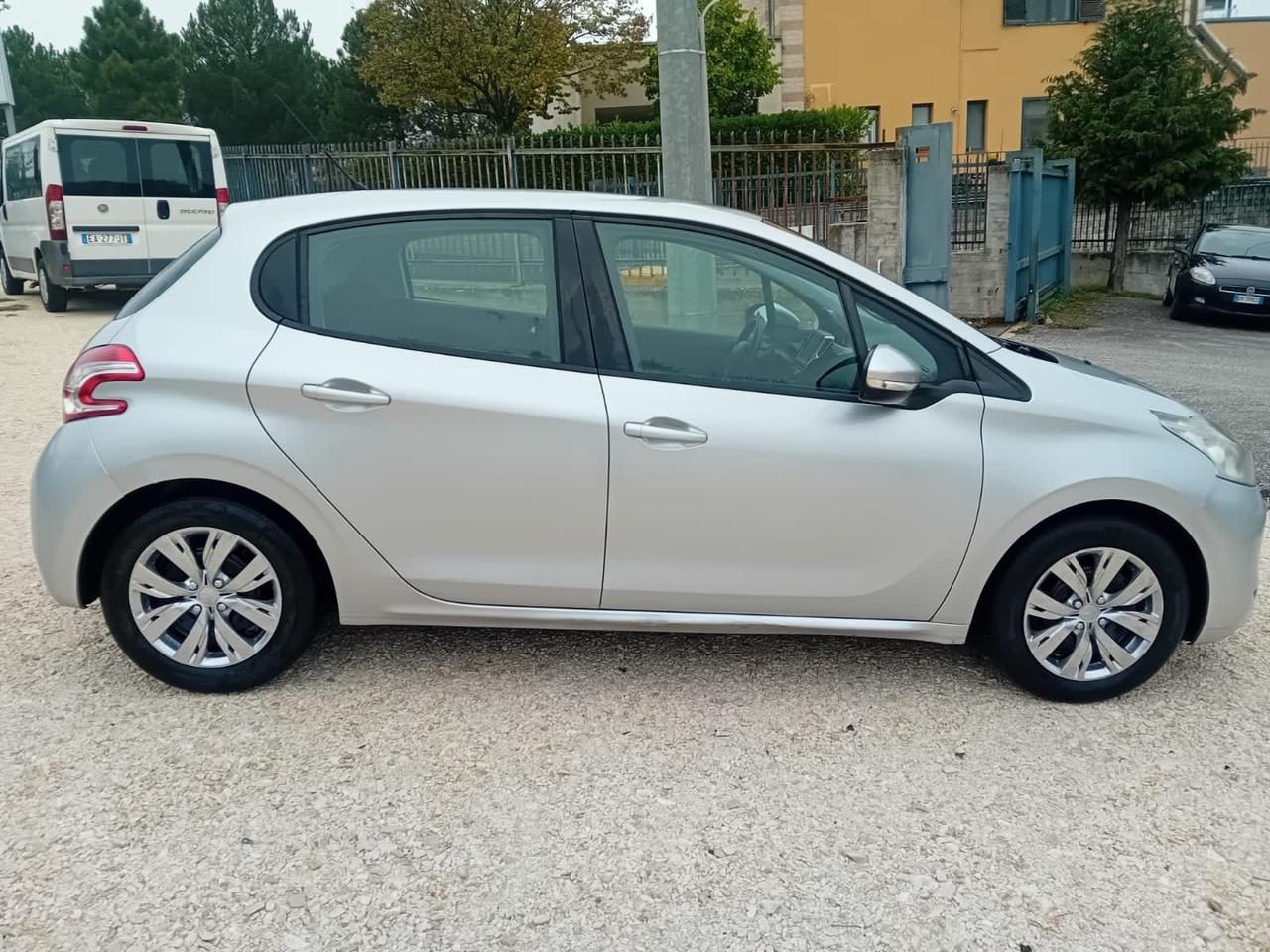 Peugeot 208 1.2 VTi 82 CV 5 porte Allure