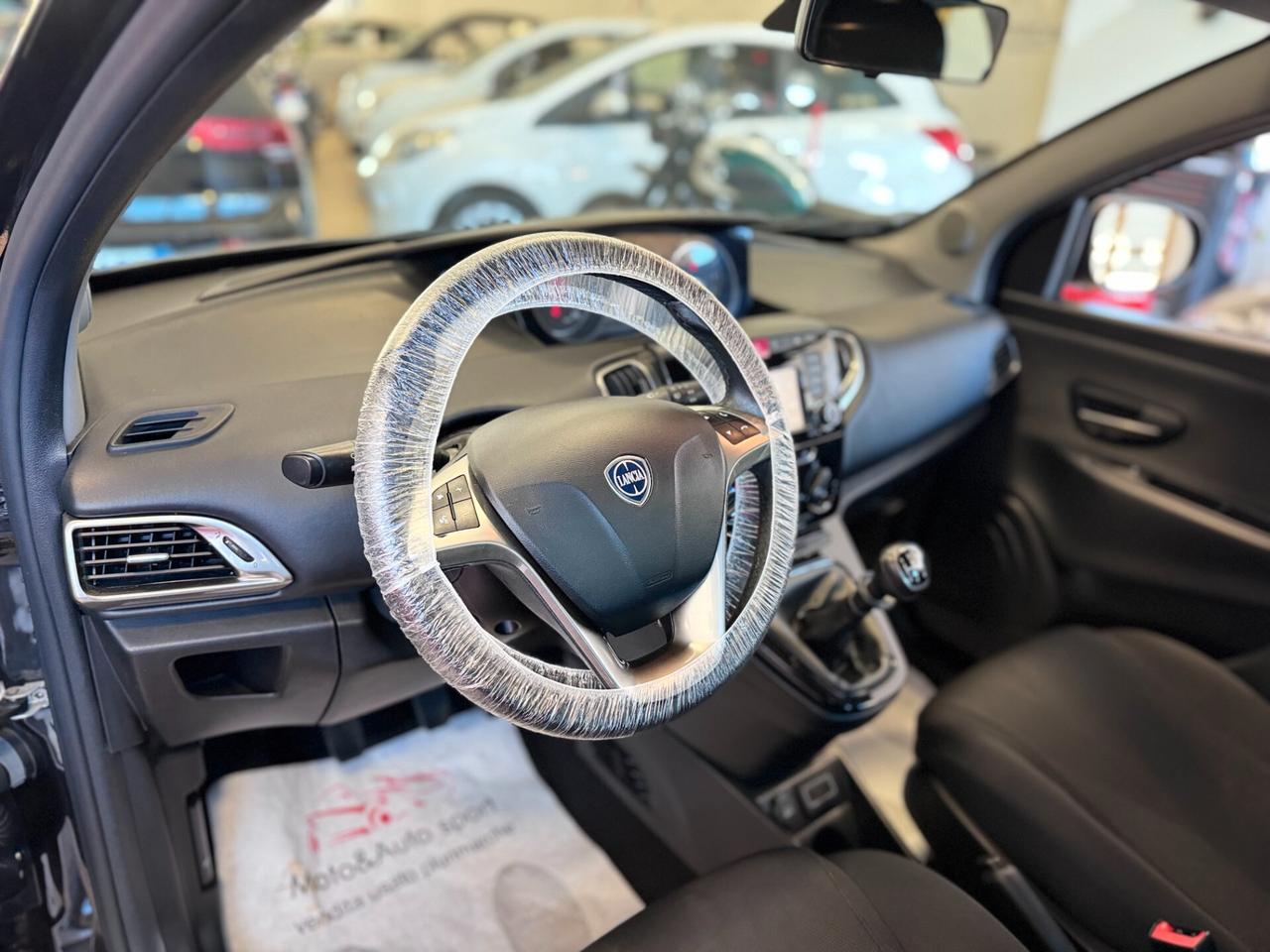 Lancia Ypsilon 1.2 69 CV 5 porte S&S Platinum