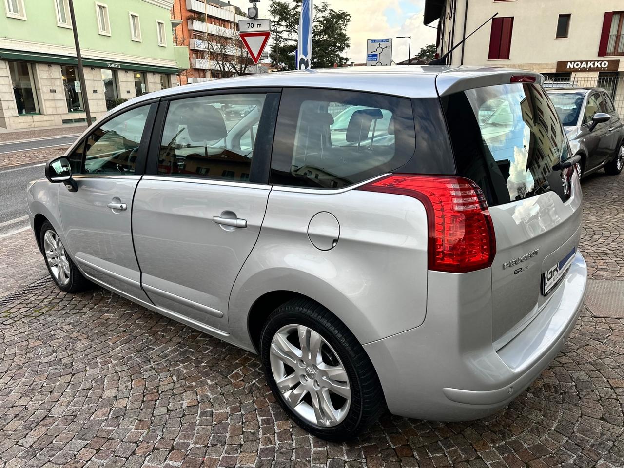Peugeot 5008 - 1.6Hdi 110CV - 7 POSTI