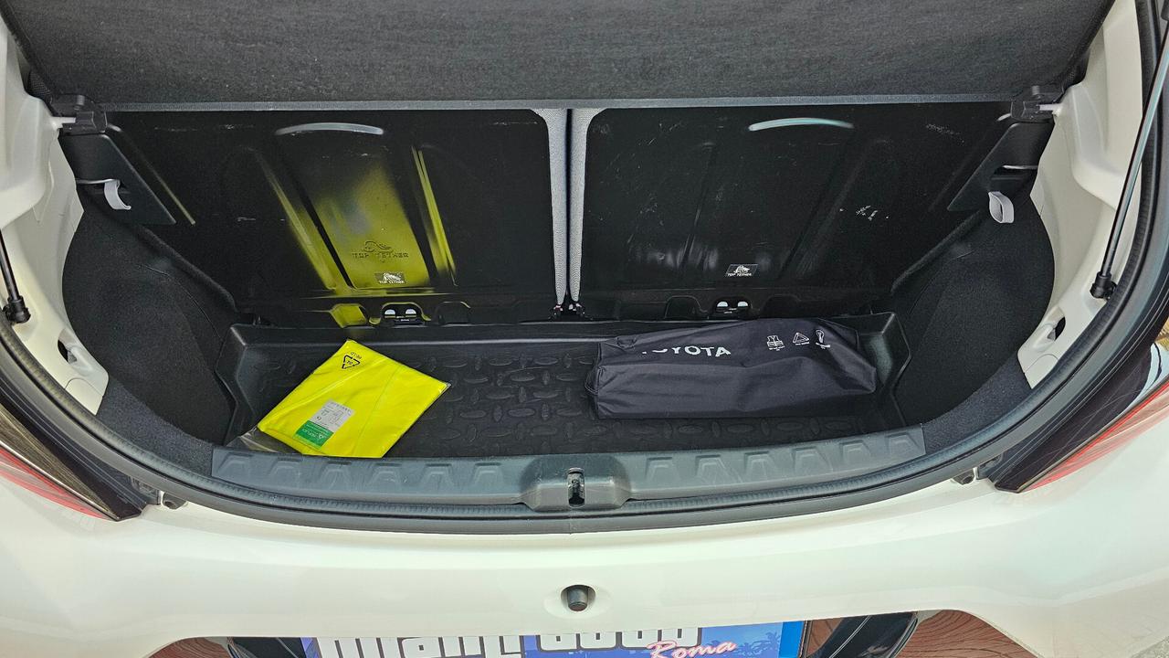 Toyota Aygo Connect 1.0 VVT-i 72 CV 5p. x-play MMT UNIPRO' TAGL UFF