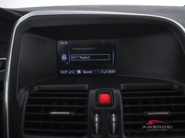 VOLVO XC60 D4 Momentum - PER OPERATORI DEL SETTORE