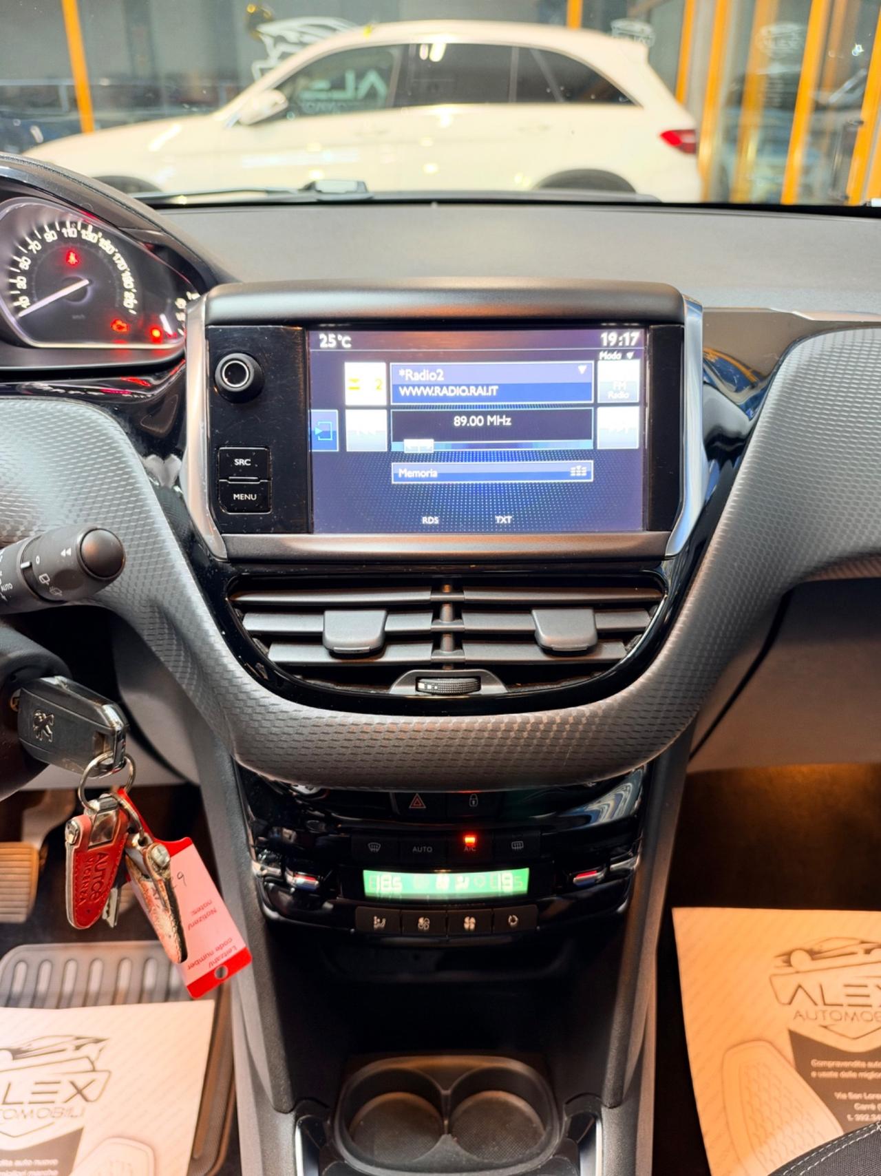 Peugeot 208 1.6HDi 100cv Neopat. E6