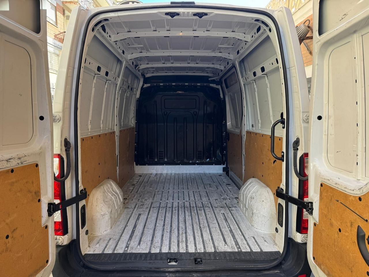 RENAULT Master T35 2.3 dCi 135CV PM-TM