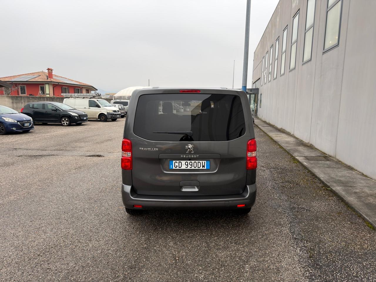Peugeot Traveller BlueHDi 120 S&S EAT8 Standard Active
