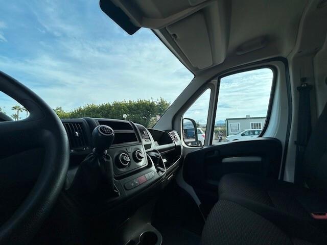 Peugeot Boxer 330 L1H2 2.2 BLUEHDI 120CV SeS